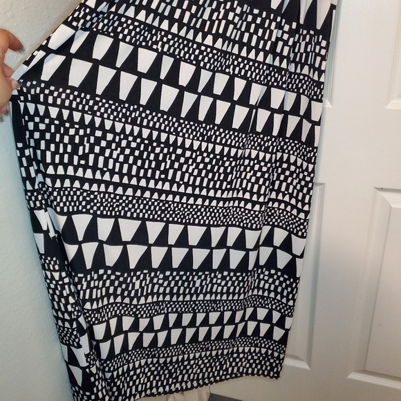 Vince Camuto Geo Stripe Black White Maxi Dress Sz SP - Picture 7 of 10